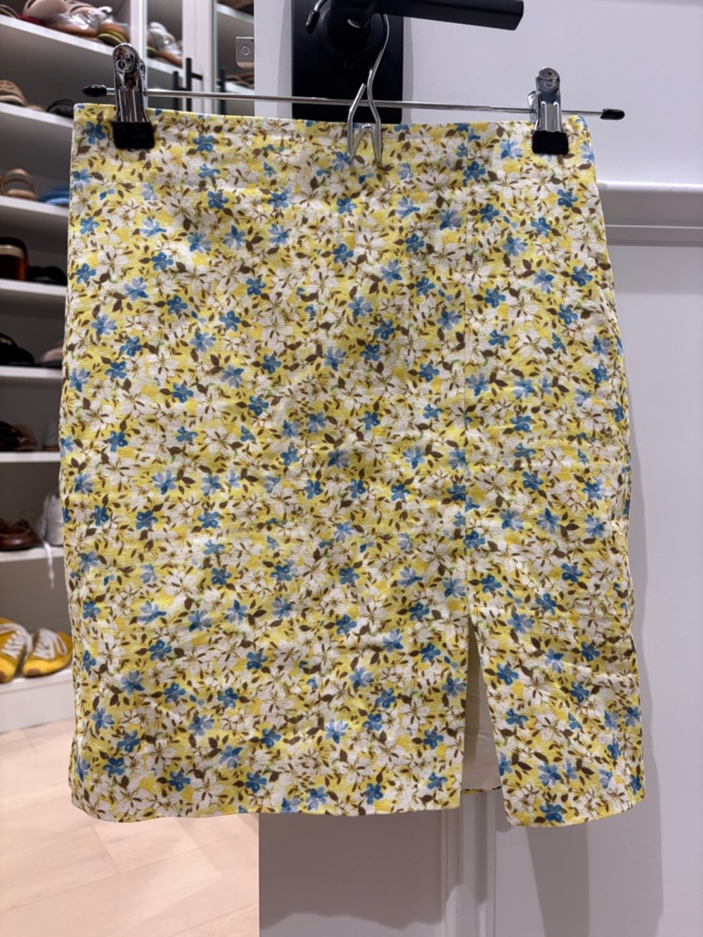 Women’s Bardot yellow floral skirt size 2